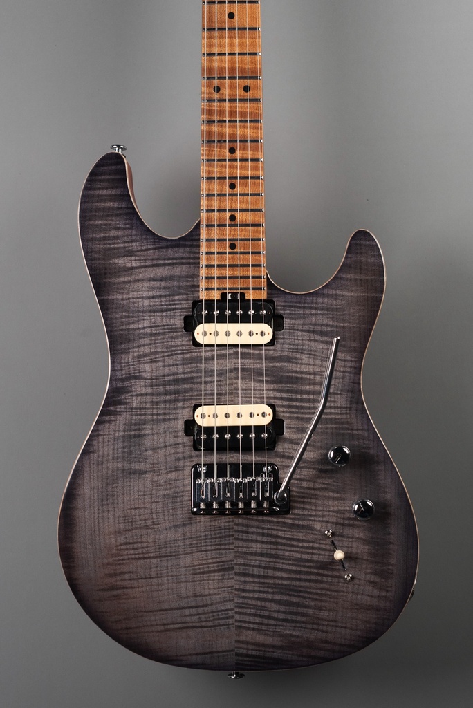 Geist-launch-edition-Carbon-body-greybg.jpg