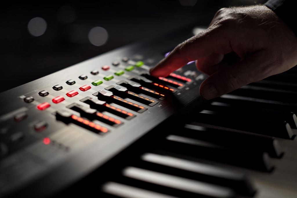 rd-2000_hand_fader_gal.jpg