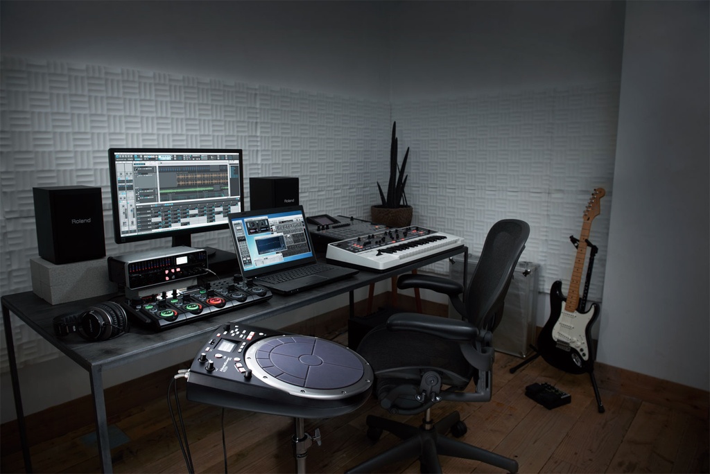 hpd-20_studio_gal.jpg