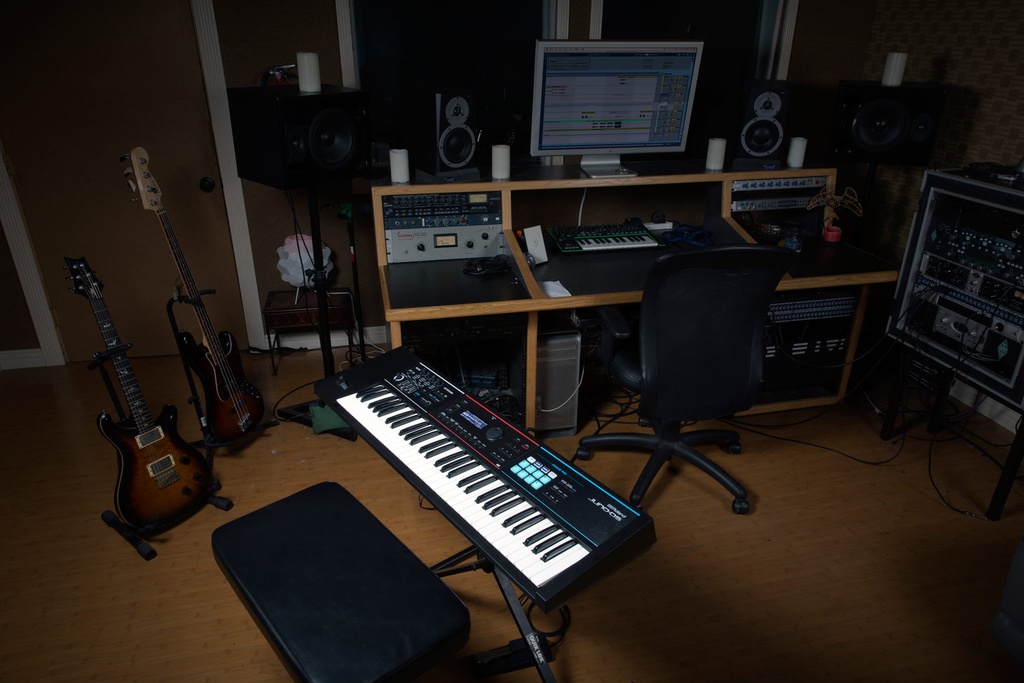 juno-ds61_me-studio_gal.jpg